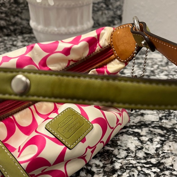 Coach mini. - Picture 11 of 11